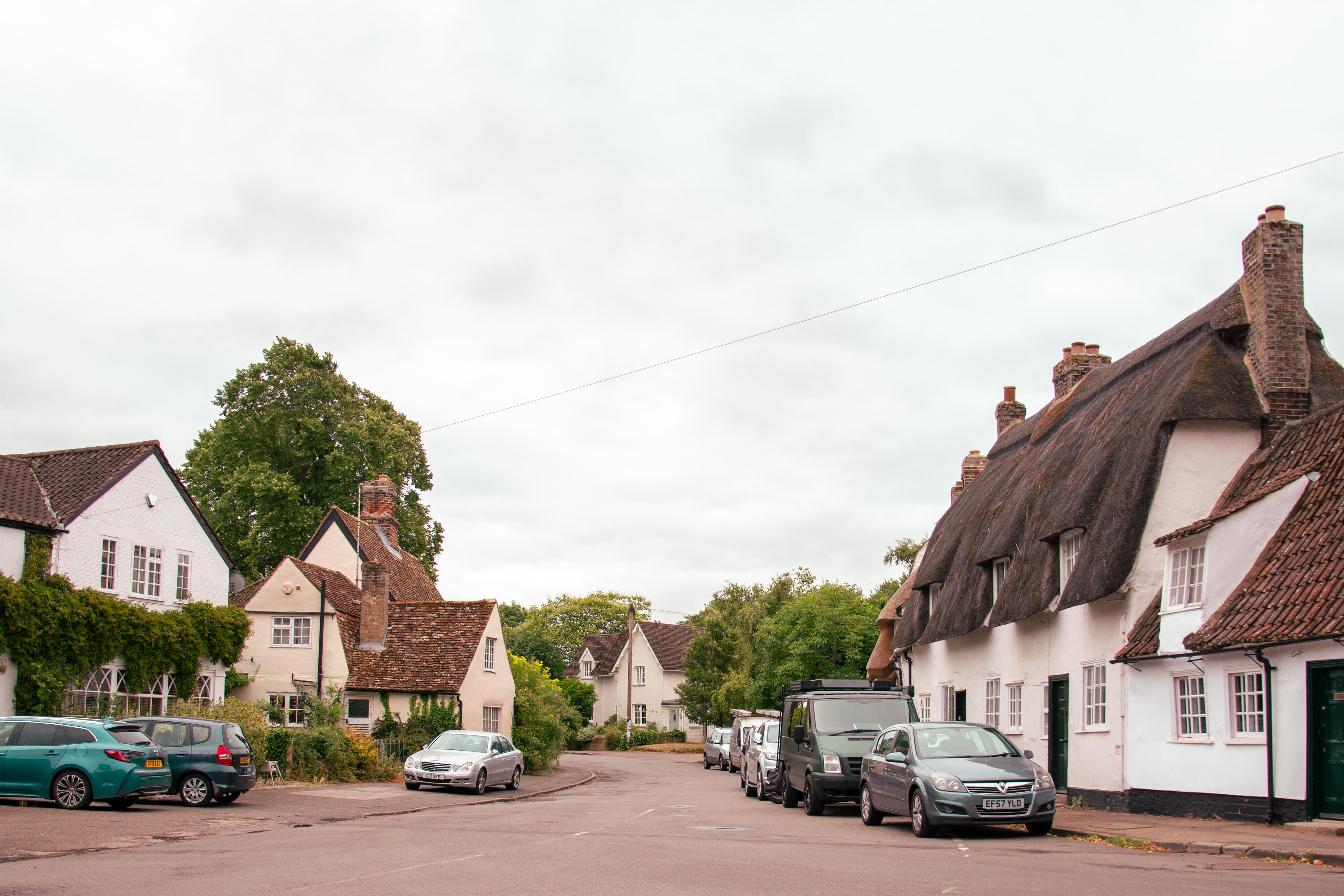 Grantchester Village, Grantchester cottages, Stow roofs, old British houses, Grantchester village streets, first view of Grantchester, Transport service at grantchester, Highroute Taxi, Cambridge Airport transfers, Sightseeing trip to grantchester, Please to visit at cambridge, Cambridge villages, Near villages to Cambridge, Day out location, Charming Village at cambridgeshire